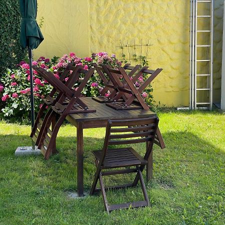 Modernes Studio Mit Separater Kueche Ройтлинген Екстериор снимка