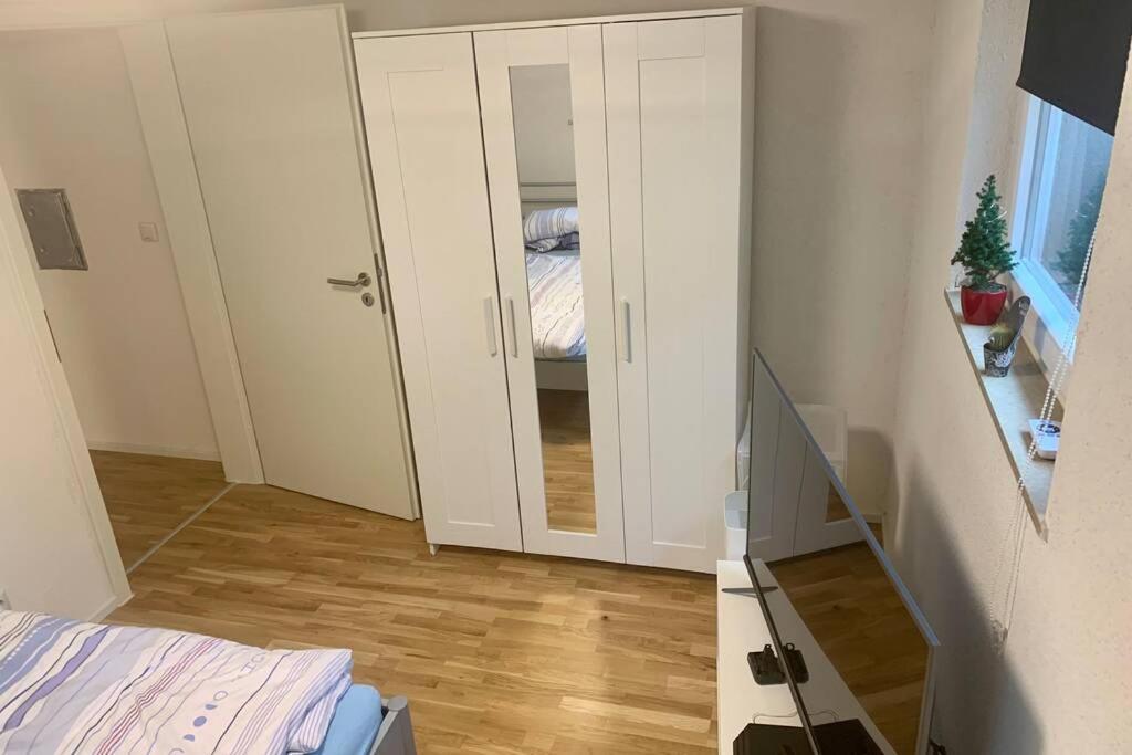 Modernes Studio Mit Separater Kueche Ройтлинген Екстериор снимка
