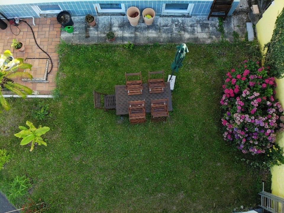 Modernes Studio Mit Separater Kueche Ройтлинген Екстериор снимка