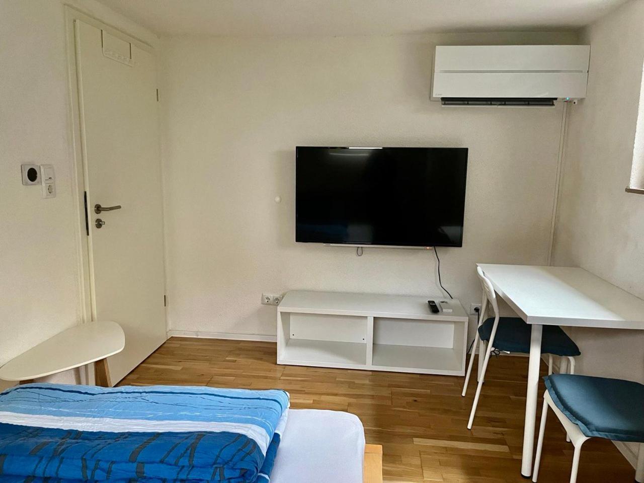 Modernes Studio Mit Separater Kueche Ройтлинген Екстериор снимка